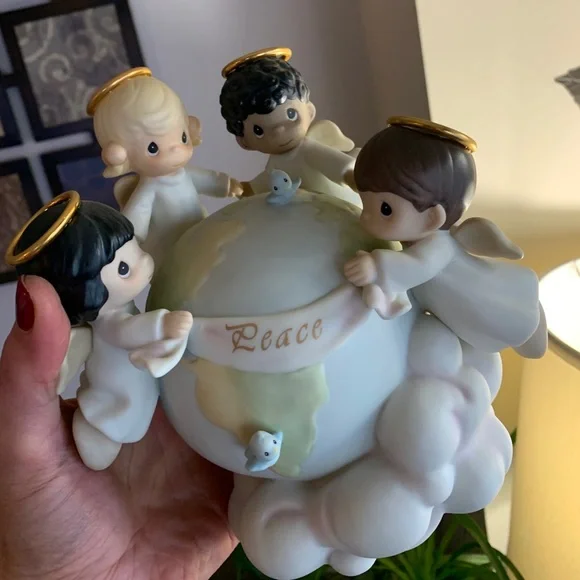 PRECIOUS MOMENTS 1998 Limited Edition "His love will love will uphold the world" - Picture 5 of 11